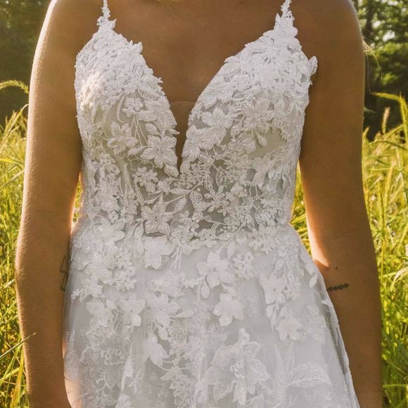 Essense of Australia A-Line Sparkling Lace Wedding Dress - Picture 8 of 10